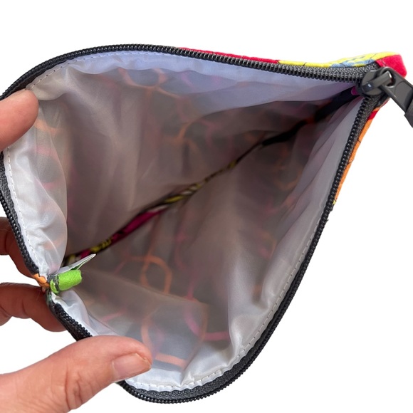 Beautiful Vera Bradley cosmetic case/make up case. Like new. - Picture 5 of 5